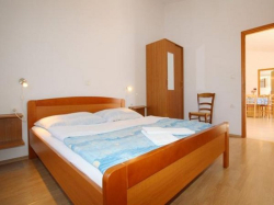 Apartments Derencinovic Baska (Island Krk)