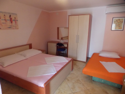 Apartments Vivien Kustici (Island Pag)