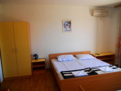 Apartments DADO Starigrad (Paklenica)